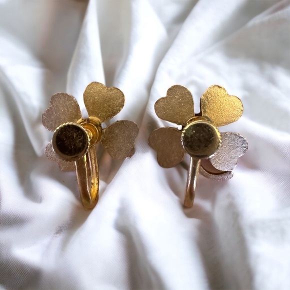 🍀Antique Screwback Shamrock Clover Earrings🍀 - Picture 2 of 3